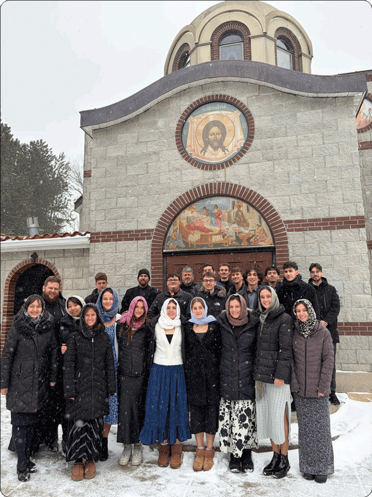 Poklonička putovanja i posete manastirima kao prilika za duhovno jačanje i međusobno upoznavanje; Foto: Privatna arhiva 