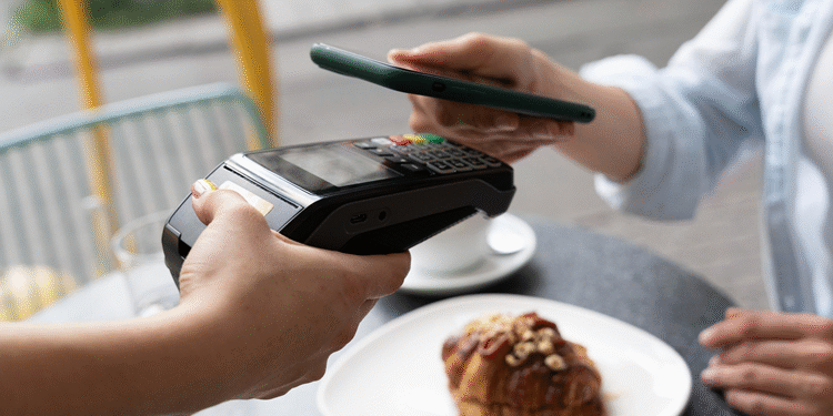 Čikago prati američki trend: Gosti umorni od bakšiša, ali konobari ga i dalje dobijaju