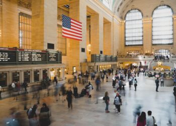 Istorijski preokret u Americi: SAD prvi put posle 50 godina gube stanovništvo kroz migracije