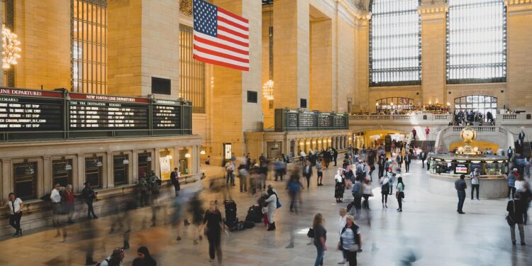 Istorijski preokret u Americi: SAD prvi put posle 50 godina gube stanovništvo kroz migracije