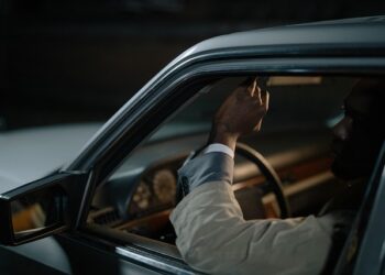 Ilinois menja pravila za vozačke dozvole starijih: Evo ko više ne mora na šalter, a ko mora na testove od 2026.