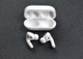 AirPods na udaru: OpenAI lansira nosivi AI računar za uvo