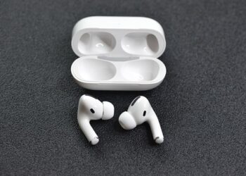 AirPods na udaru: OpenAI lansira nosivi AI računar za uvo