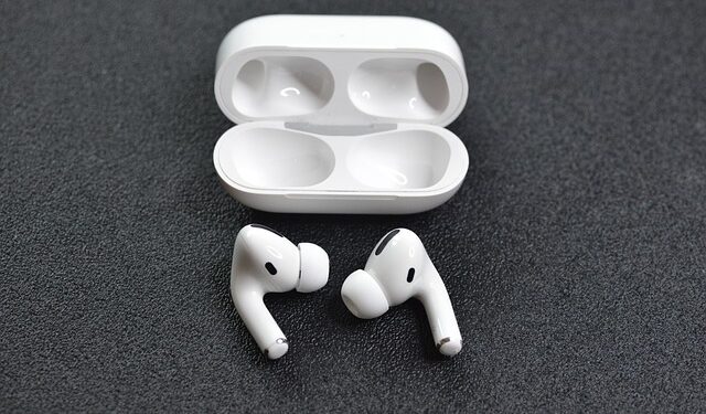 AirPods na udaru: OpenAI lansira nosivi AI računar za uvo