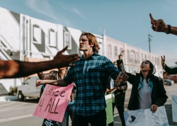 migranata u pritvoru