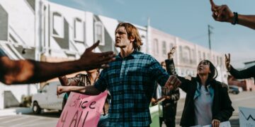 migranata u pritvoru