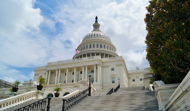 Amerika u blokadi: Delimično gašenje vlade počelo, sudbina države zavisi od glasanja u Predstavničkom domu
