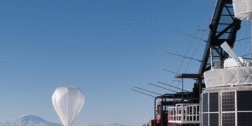 Naučnici sa Univerziteta u Čikagu istražuju tajne kosmosa uz pomoć balona iznad Antarktika