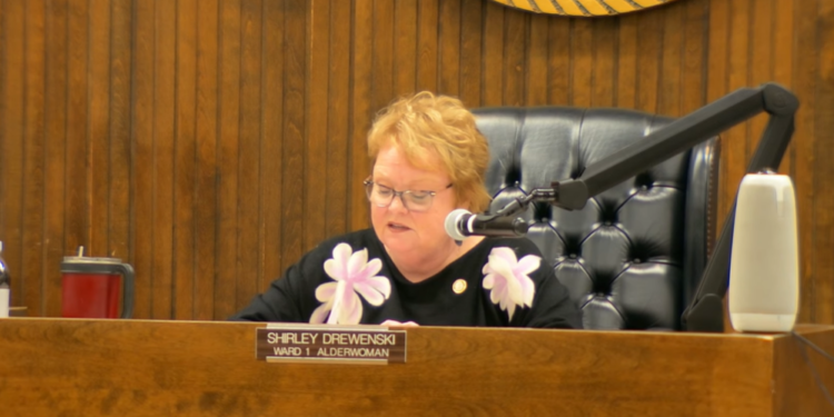 Shirley Drewenski jednoglasno izabrana za vršioca dužnosti gradonačelnika Harvey-ja posle iznenadne smrti Christophera Clark-a