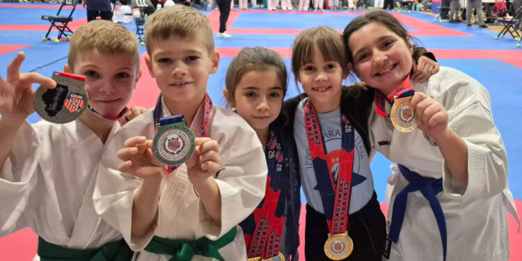 Mali borci Ippon Karate Team Chicago sa medaljama: Foto: Privatna arhiva