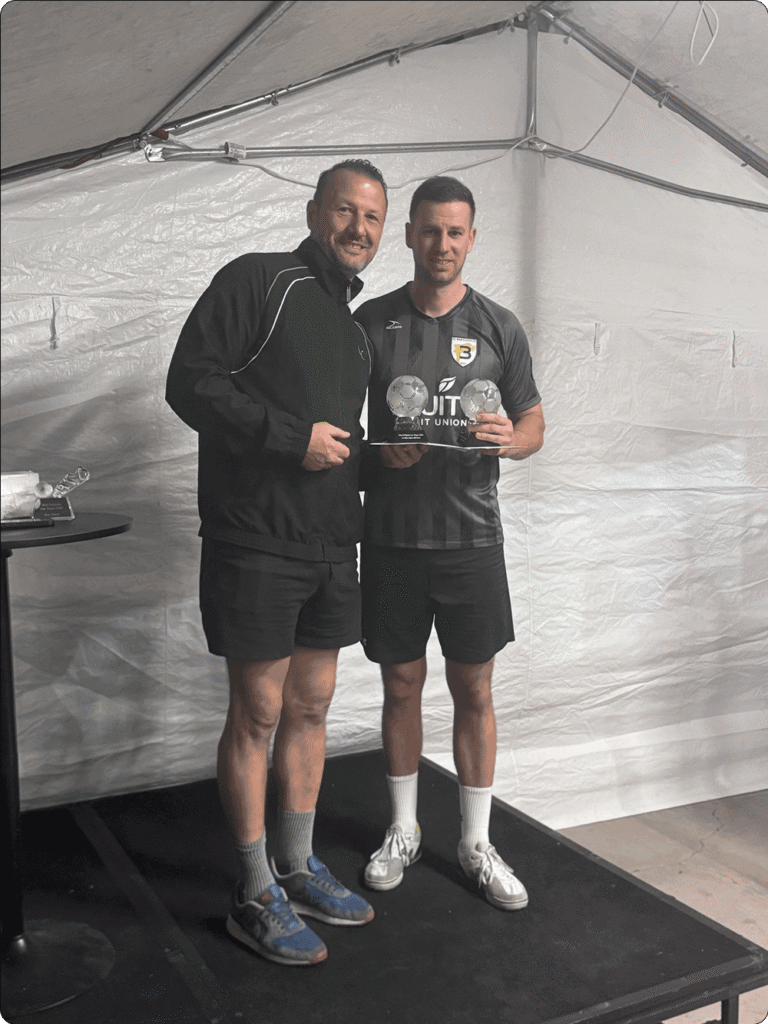 Dalibor Tomić i kapiten ekipe Buffaloes; Foto: Mini Srbijada, Las Vegas 2026 srednji dečko