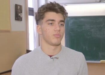 Na međunarodnoj Olimpijadi Sjedinjenih Američkih Država iz matematike, Vuk Nikolov osvojio je zlatnu medalju i titulu apsolutnog pobednika za učenike trećeg i četvrtog razreda gimnazije.