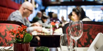 Imigrantski kafići u Čikagu između protesta protiv ICE i borbe za opstanak