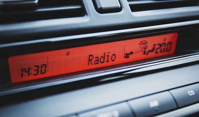 Kraj FM radija? Digitalna revolucija menja navike vozača — Milioni uređaja uskoro zastarevaju