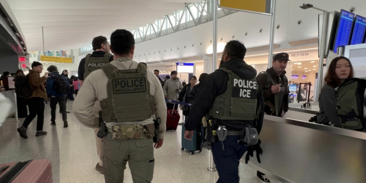 Imigracioni službenici viđeni na aerodromu O’Hare u Čikagu nakon Trump-ovog naređenja