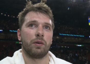 Dončićevih 60 poena i Džejmsov rekord za osmu pobedu Lejkersa u nizu