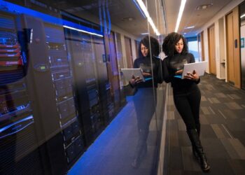 Digitalni giganti pod lupom: Aurora uvodi stroga pravila za data centre – Građani traže još oštrije mere