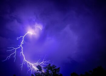 Posle rekordne toplote stiže haos: Čikagu prete jake oluje, poplave i čak tornada