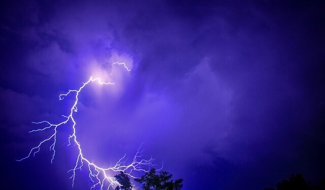 Posle rekordne toplote stiže haos: Čikagu prete jake oluje, poplave i čak tornada