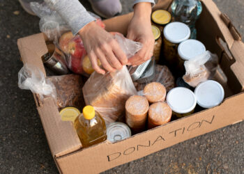 Šok za hiljade porodica: Trump-ov potez ukinuo pomoć, a evo ko sada deli hranu u Čikagu!