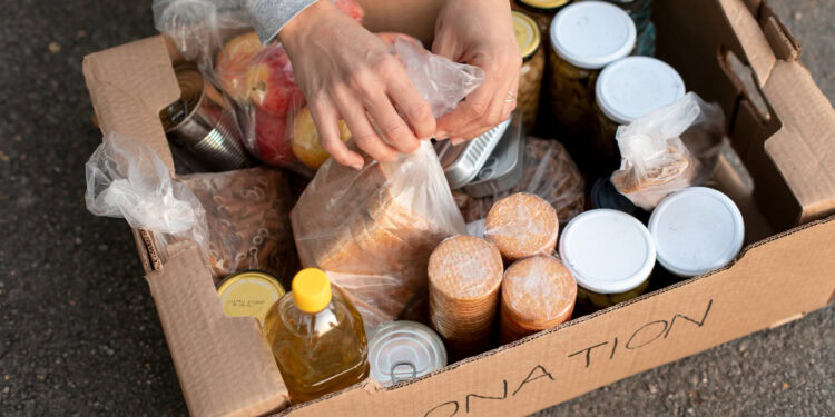 Šok za hiljade porodica: Trump-ov potez ukinuo pomoć, a evo ko sada deli hranu u Čikagu!