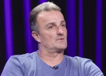 Da smo imali decu, ne bismo se razveli: Pevač ostavio ženu, pa u petoj deceniji dobio prvog sina