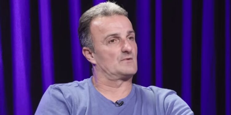 Da smo imali decu, ne bismo se razveli: Pevač ostavio ženu, pa u petoj deceniji dobio prvog sina