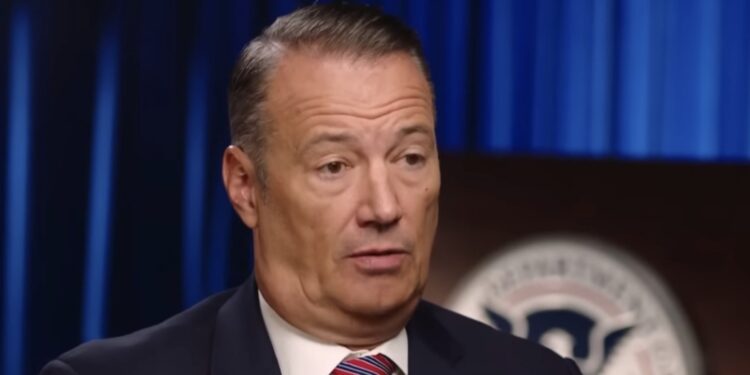 Vršilac dužnosti direktora ICE napušta agenciju do kraja maja