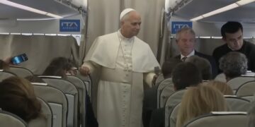 Kako je prvi američki papa ušao u političku arenu protiv Trumpa