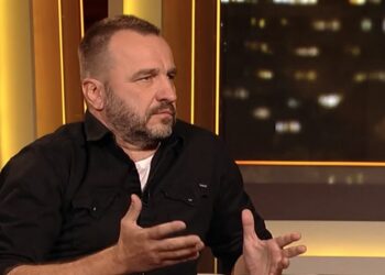 Nenad Jezdić usred predstave vikao na čoveka iz publike: Skloni to iz ruke