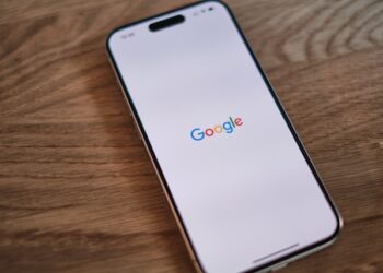 Google lansirao Search Live širom sveta – Telefon sada „vidi“ i odgovara u realnom vremenu