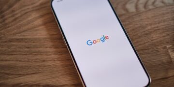 Google lansirao Search Live širom sveta – Telefon sada „vidi“ i odgovara u realnom vremenu