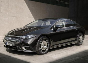 Mercedes pomera granice: Novi EQS donosi futuristički volan i impresivan domet