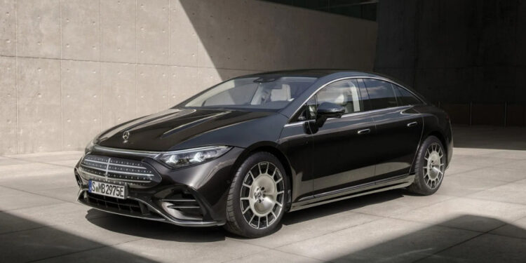 Mercedes pomera granice: Novi EQS donosi futuristički volan i impresivan domet