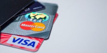 Više od 2.000 platnih kartica završilo na dark webu nakon internet prevara