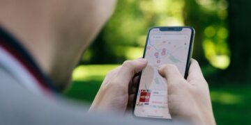 Apple Maps dobija novu ulogu: Od navigacije do personalizovanog vodiča sa oglasima