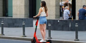 Neka predgrađa Čikaga uvode strože mere protiv električnih skutera i bicikala zbog bezbednosnih razloga