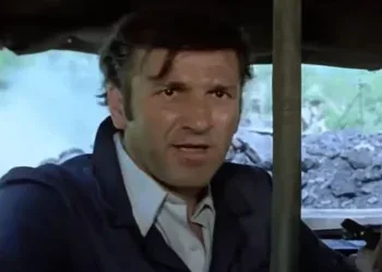Bata Živojinović