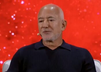 Milijarder Jeff Bezos o veštačkoj inteligenciji: Neće smanjiti broj radnih mesta, desiće se nešto drugo