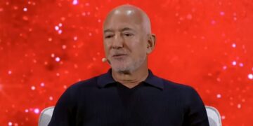 Milijarder Jeff Bezos o veštačkoj inteligenciji: Neće smanjiti broj radnih mesta, desiće se nešto drugo