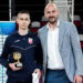 Jovan Ilić prima MVP priznanje iz ruku Nenada Krstića; Foto: Privatna arhiva