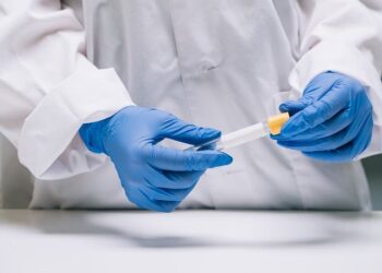 HIV kriza u Čikagu: Aktivisti tvrde da Trump-ovi rezovi guraju pacijente ka smrti