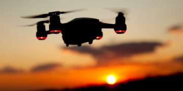 više od 50 dronova