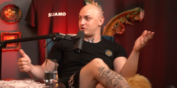 Desingerica na udaru zbog šišanja dece na nastupu u Budvi, stigao odgovor na peticiju da mu se zabrani ulazak u Crnu Goru