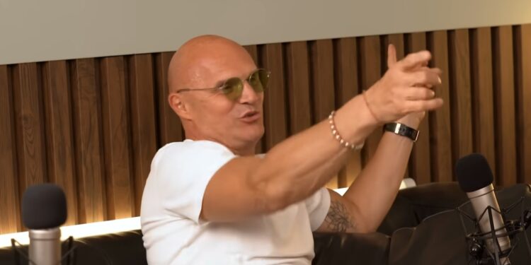 „Razvedena od sebe“: Miligram objavio deo svoje autobiografske pesme – evo zašto je u ženskom rodu