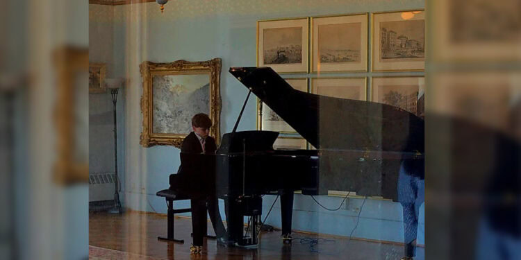 Mihajlo Stojanović sa samo 14 godina osvojio Čikago i zasvirao u čuvenom Carnegie Hall-u; Foto: Privatna arhiva
