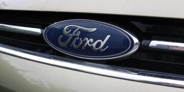 Ford povlači oko 565.000 vozila zbog opasnosti od požara – Povlačenje najavio i BMW