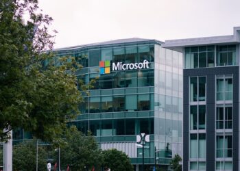 Microsoft ulaže milijarde u AI, partnerstvo koje može preokrenuti tržište