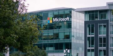 Microsoft ulaže milijarde u AI, partnerstvo koje može preokrenuti tržište