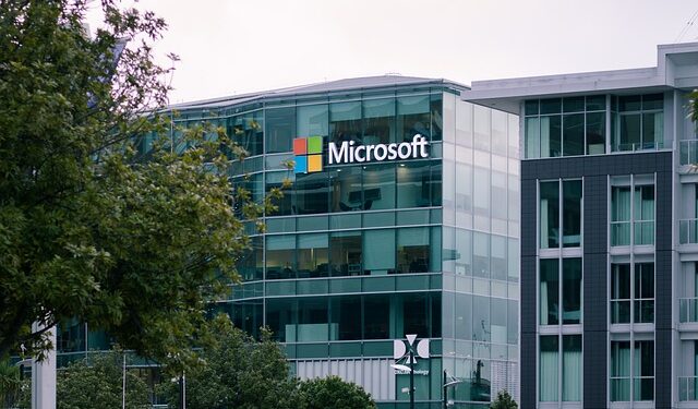 Microsoft ulaže milijarde u AI, partnerstvo koje može preokrenuti tržište
